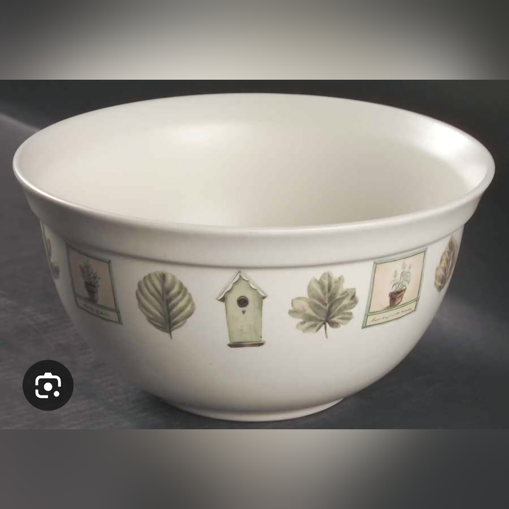 Pfaltzgraff bowl Discontinued Made In USA  Naturewood. Excellent Condition